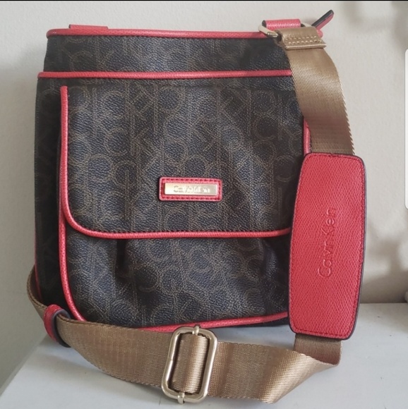 Calvin Klein Handbags - 💕SALE💕 CK Calvin Klein Crossbody bag